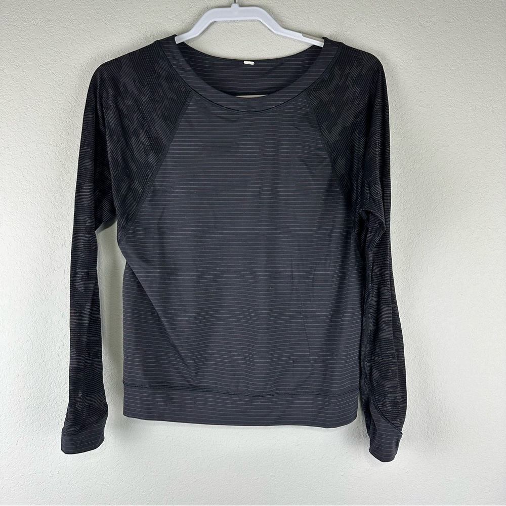 Lululemon Black Micro Stripe Run For Days Long Sleeve Athletic Athleisure Top 12